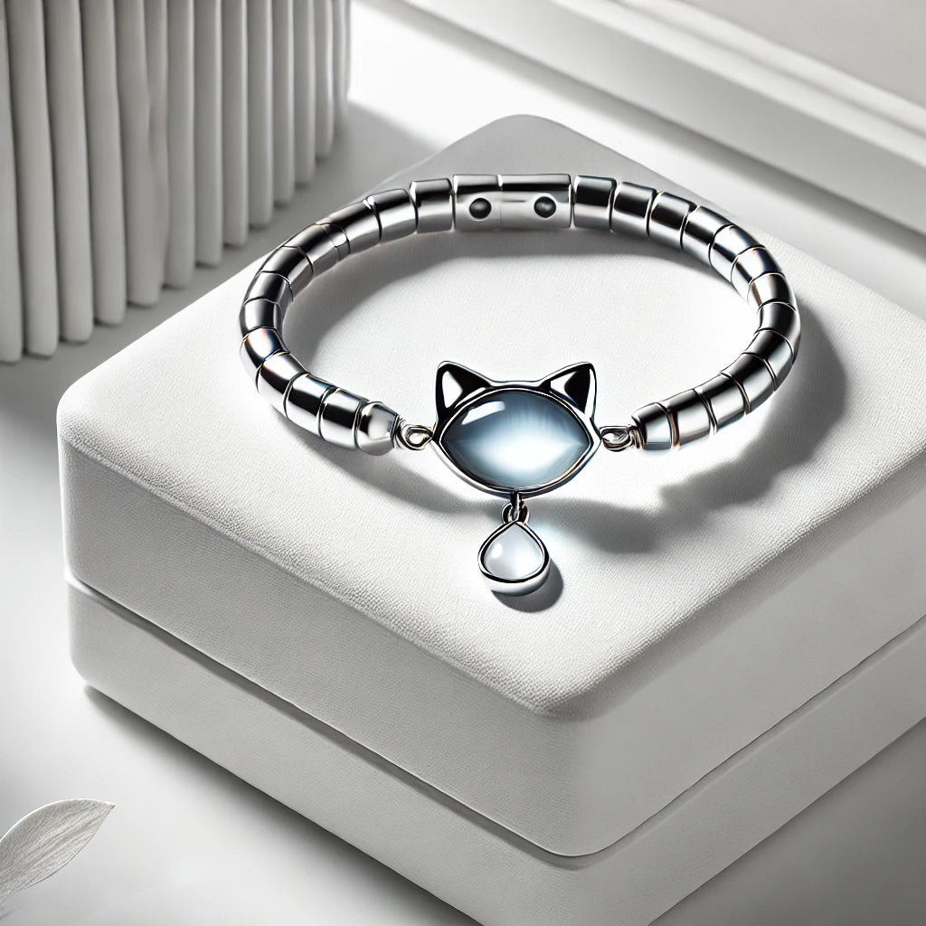 Bracelet raffiné avec un charm en pierre œil de chat, exposé sur un support blanc minimaliste, design moderne et élégant