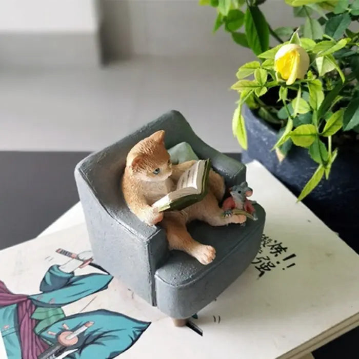 Statue de Chat en Résine Sur Fauteuil Vraiment-chat