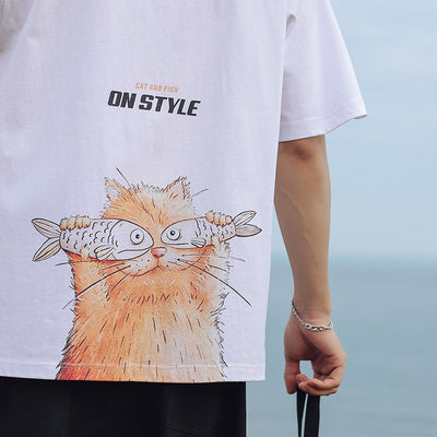 T-shirt Chat cachant ses yeux avec des poissons - Vraiment-chat