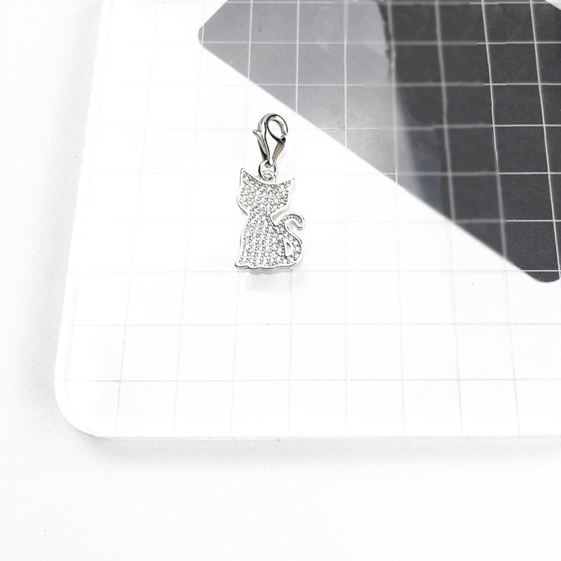 Charm Silhouette de chat sertie de pierres brillantes