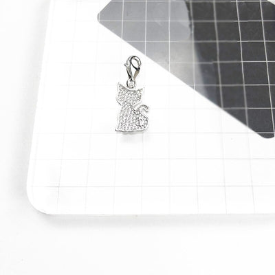 Charm Silhouette de chat sertie de pierres brillantes