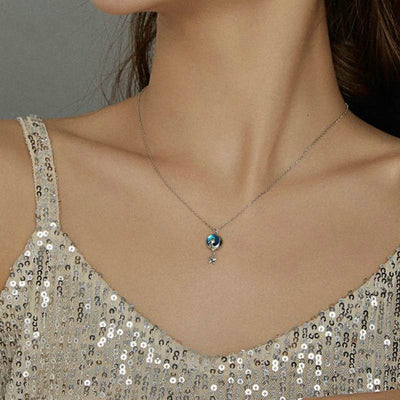Pendentif avec Chat sur lune Bleue