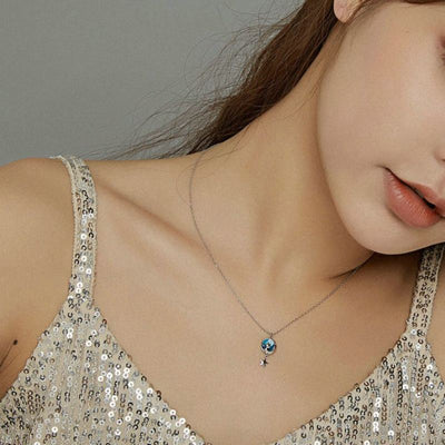 Pendentif avec Chat sur lune Bleue